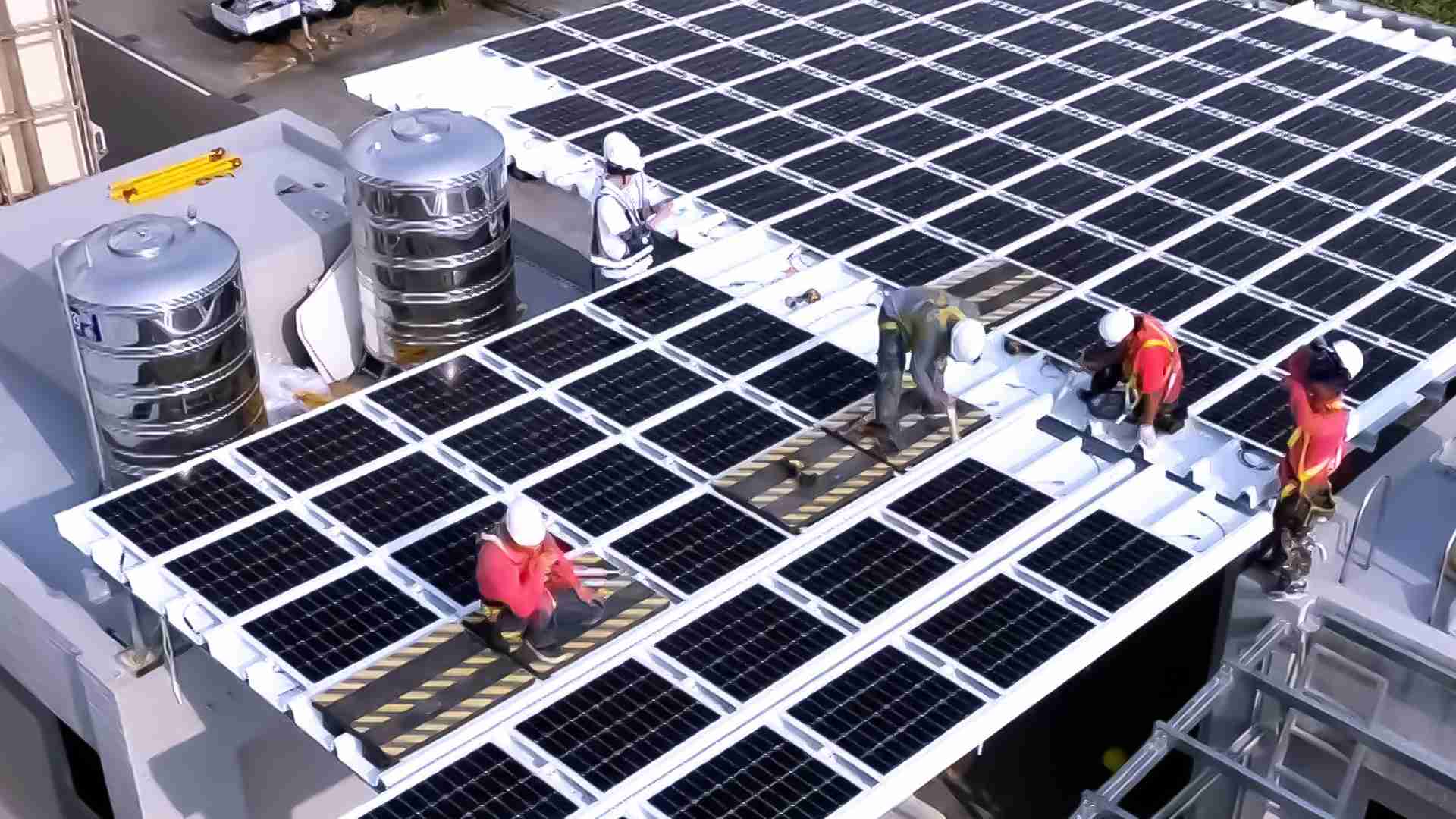 欧陆注册着力于替代能源之技术研发，，，如光电浪板的相关制程、、、、设备与产品，，，其中所开发之光电整合型浪板，，减少传统金属支架安装，，，更提升耐候度，，，可广泛运用于多元场域，，并辅助建筑达到净零碳排目标