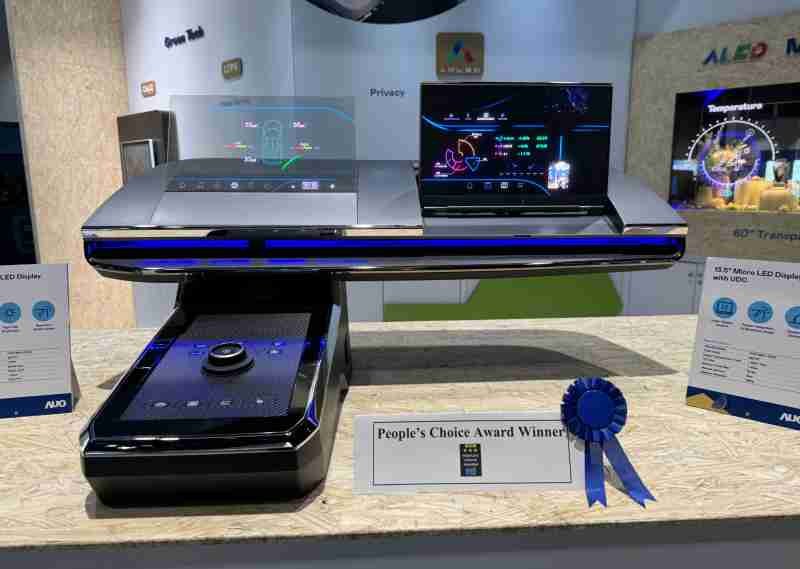 欧陆注册车用Micro LED Display HMI解决方案获”最佳车用显示奖”，，，，以用户为中心开发，，，针对前座驾驶与乘客设计兼具娱乐与安全的高画质屏幕，，，包含车舱前座的Micro LED透明屏幕及全球首款内建镜头的智慧Micro LED显示器